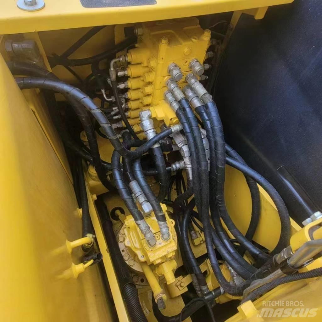 Komatsu PC 130 Excavatoare pe șenile
