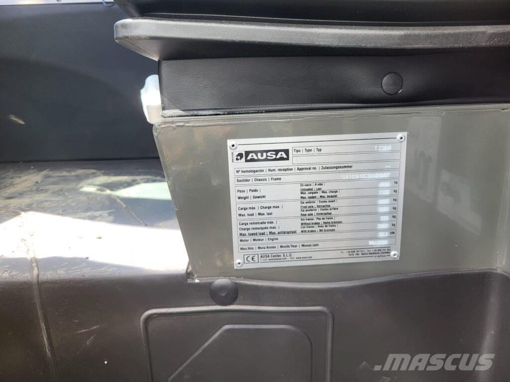 Ausa T235H Încărcătoare pe roți telescopice