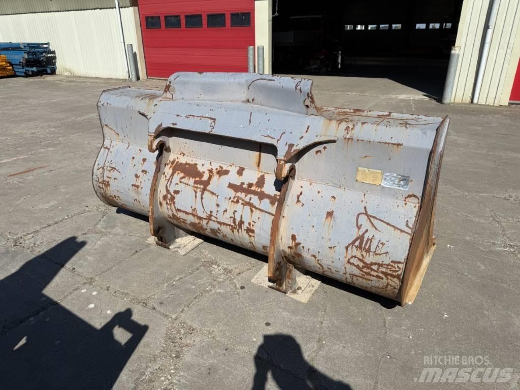 CASE 621 D Incarcator pe pneuri