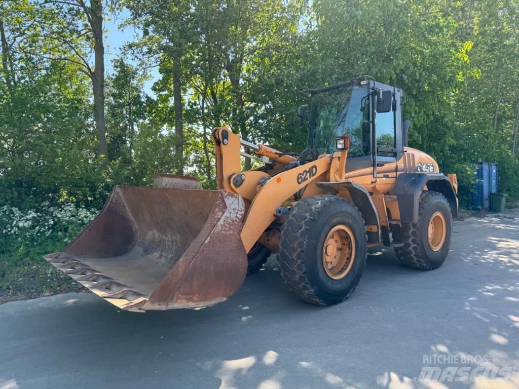 CASE 621 D Incarcator pe pneuri