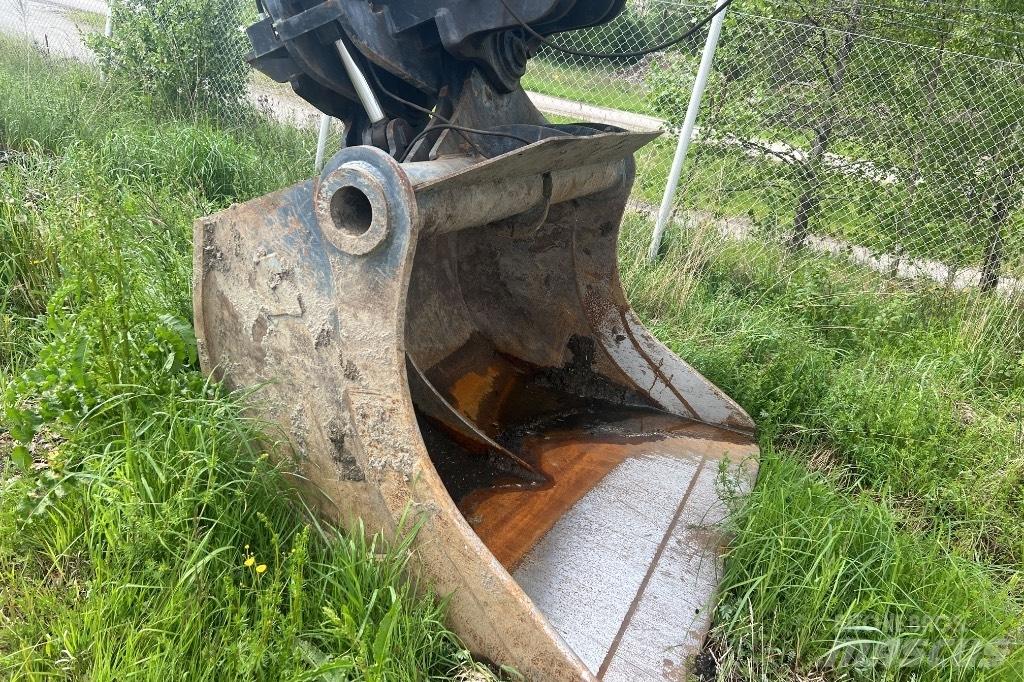 Liebherr R 946 Excavatoare pe șenile
