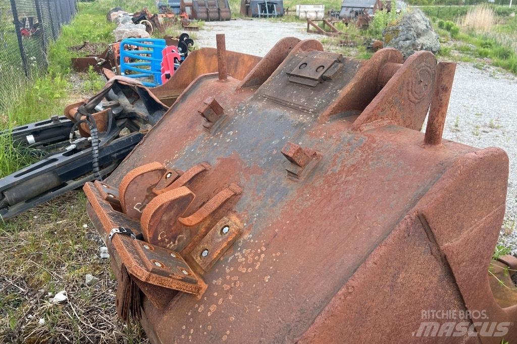 Liebherr R 946 Excavatoare pe șenile
