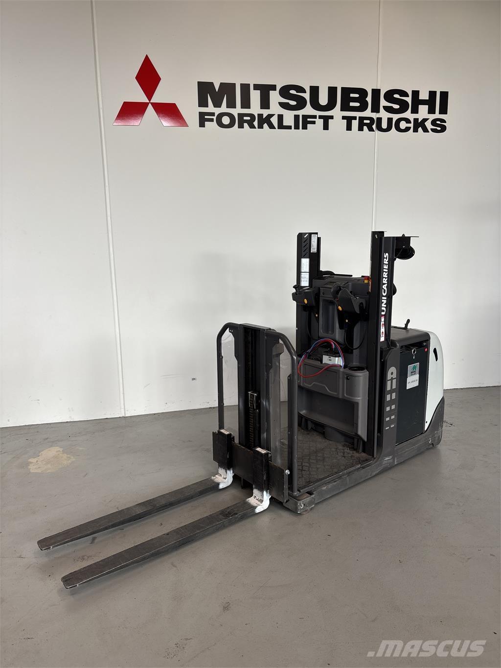 UniCarriers EPL100 Stivuitoare de micã inaltime pentu logistica