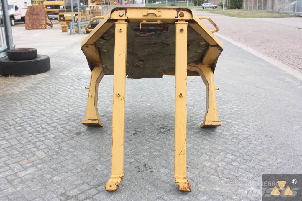 CAT D8N O-rops cab Cabine si interior