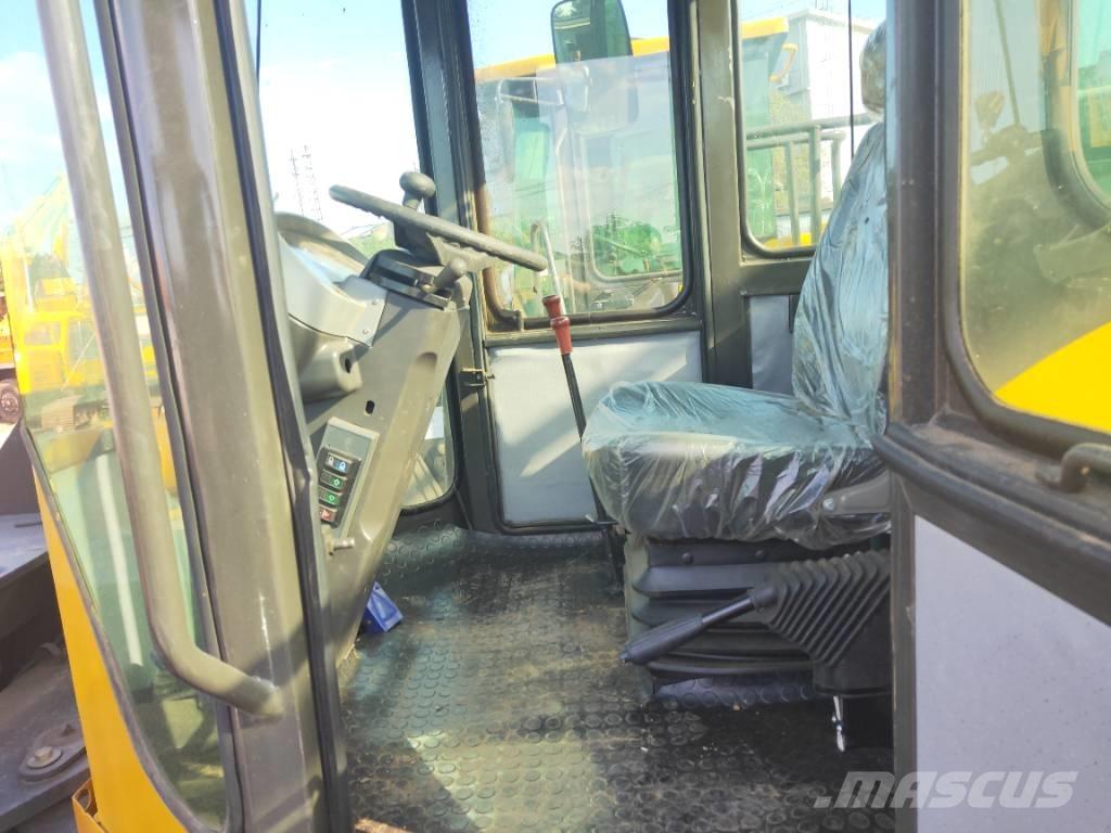 SDLG LG 953 L Incarcator pe pneuri