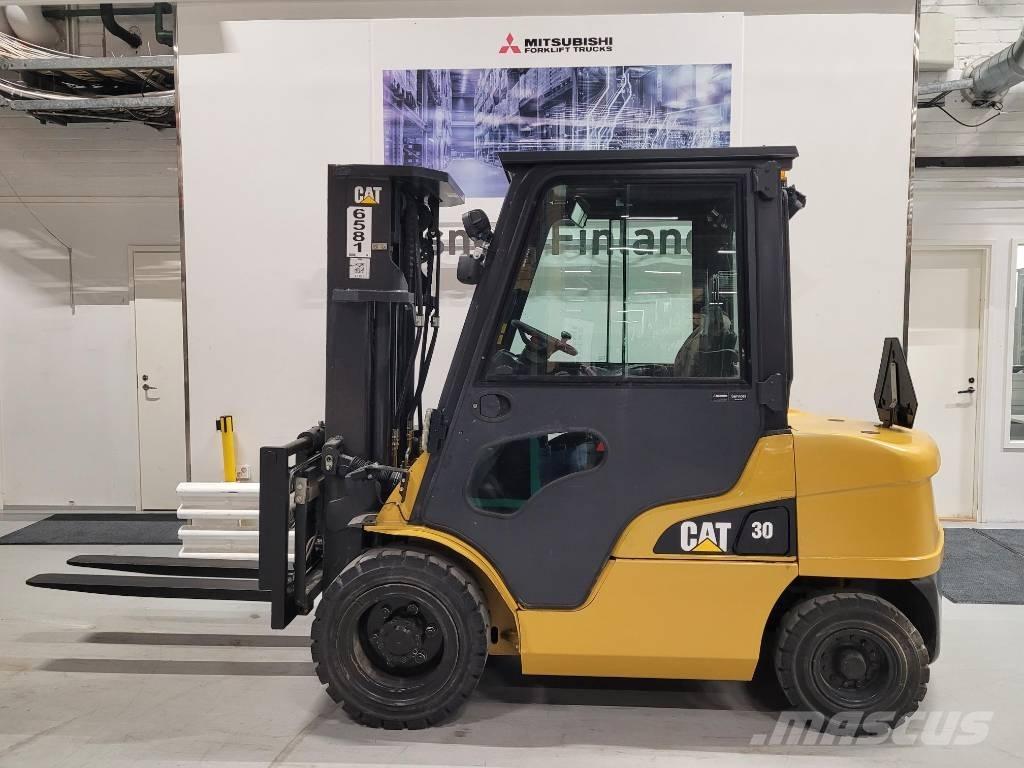 CAT DP 30 N Stivuitor diesel