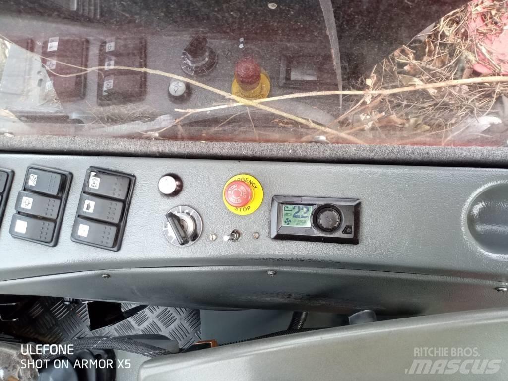 Komatsu 911 Combine forestiere