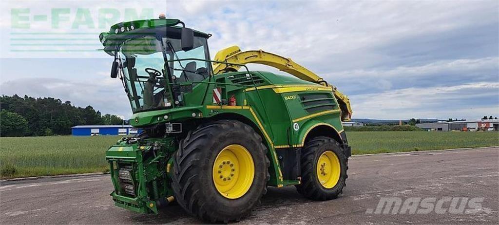 John Deere 8400 Forajere cu autopropulsare