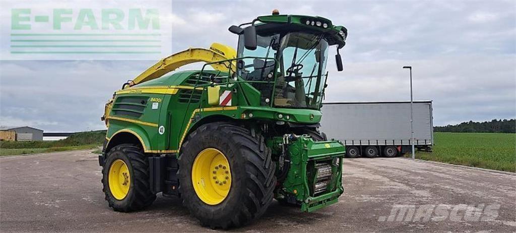 John Deere 8400 Forajere cu autopropulsare