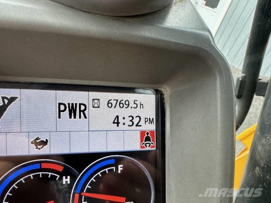 John Deere 75G Excavatoare pe șenile
