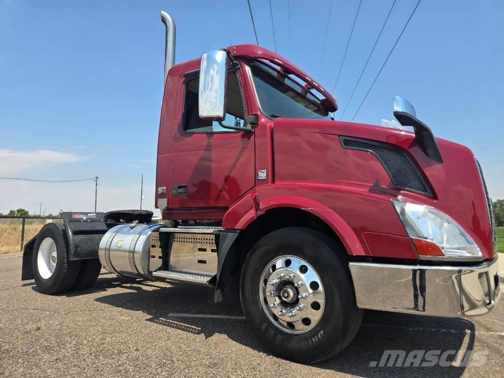 Volvo VNL 42 T300 Autotractoare