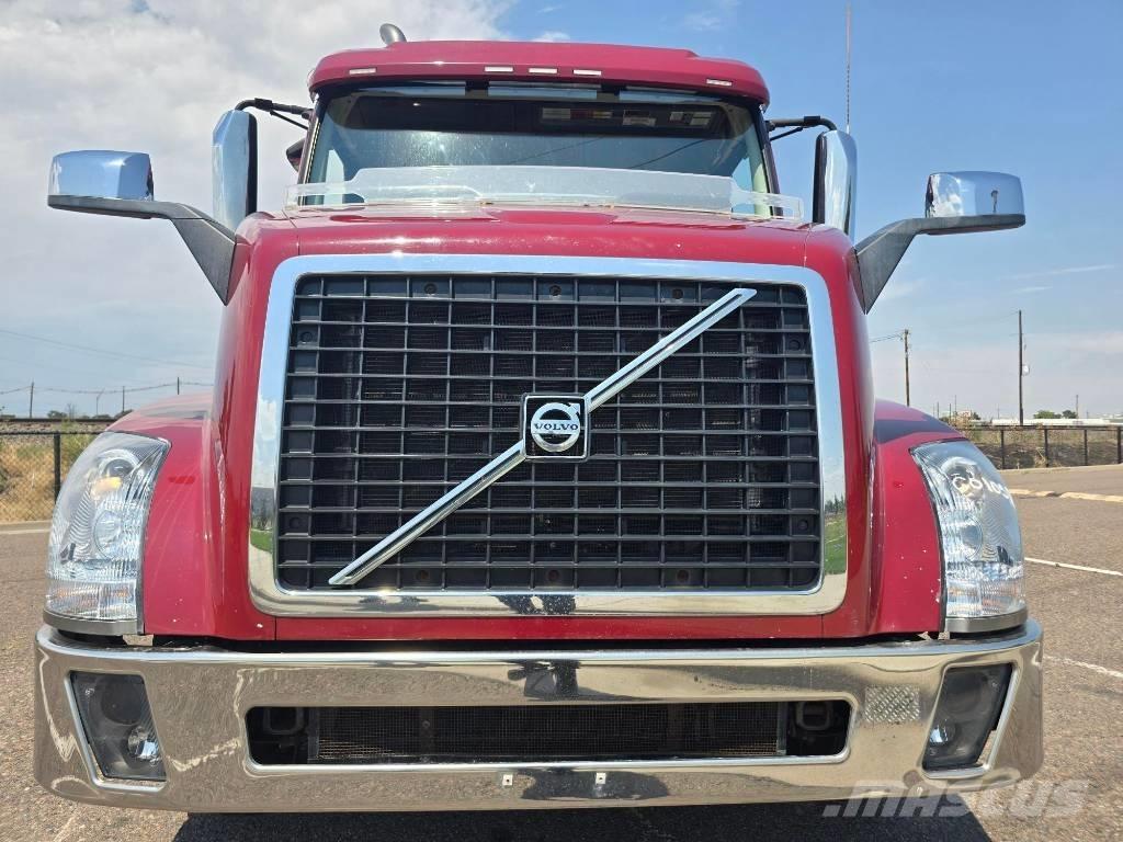 Volvo VNL 42 T300 Autotractoare