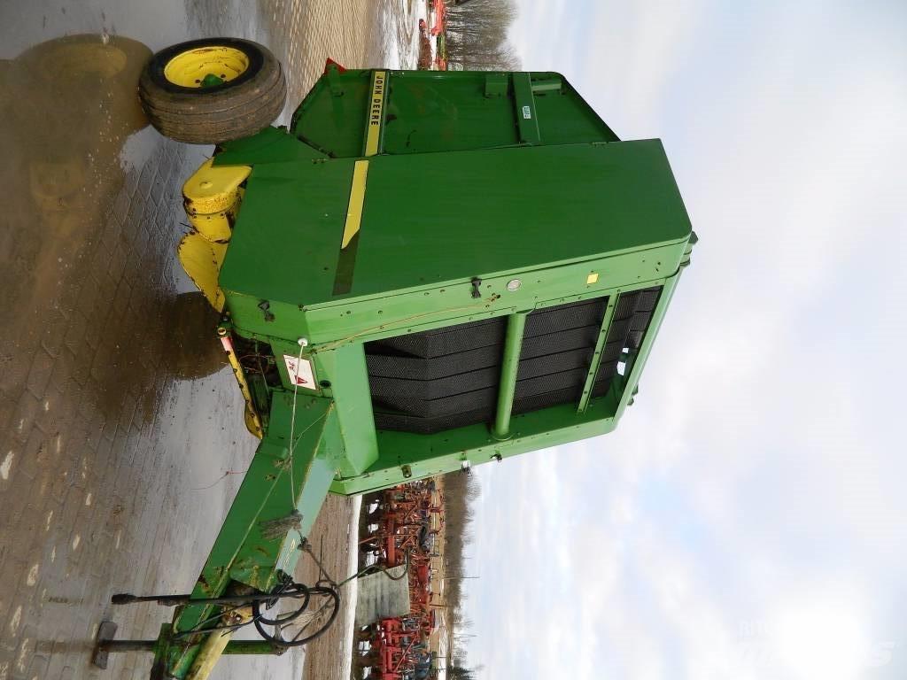 John Deere 550 Masina de balotat cilindric