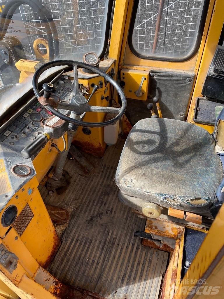 Volvo 4300 Incarcator pe pneuri