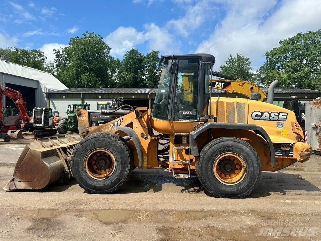 CASE 621 F Incarcator pe pneuri