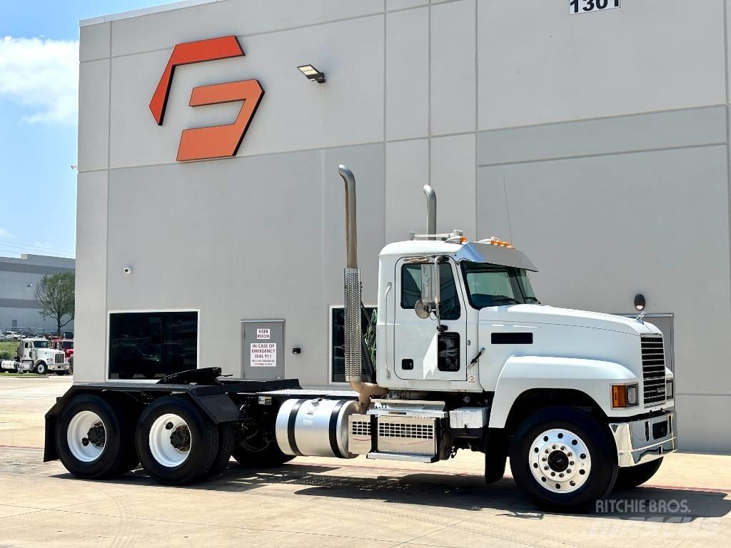 Mack Pinnacle 64T Autotractoare