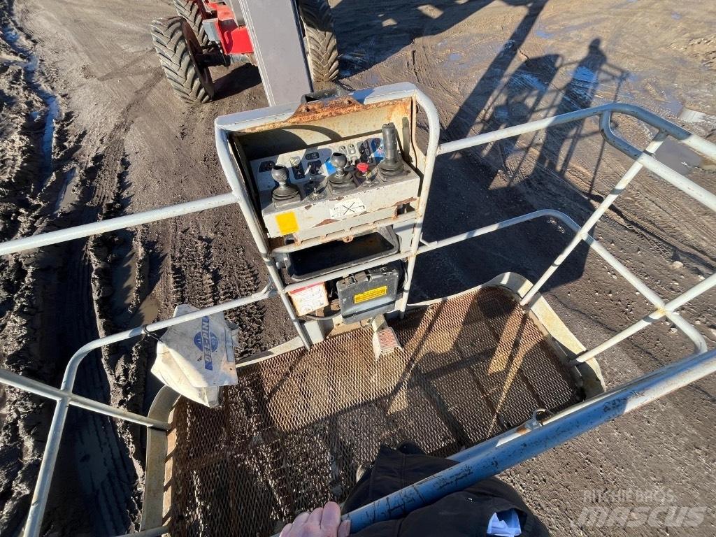 Manitou 200 ATJ Nacele cu brat articulat