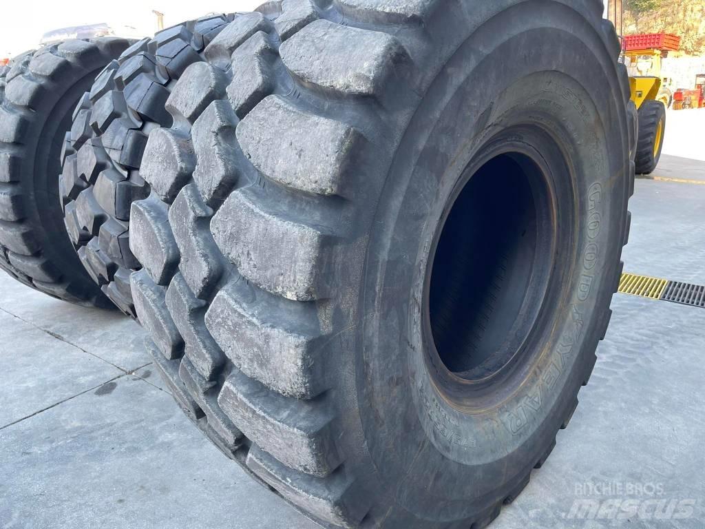 CAT 982M Incarcator pe pneuri