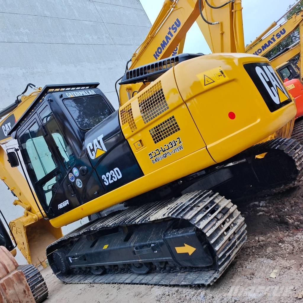 CAT 323 Excavatoare pe șenile
