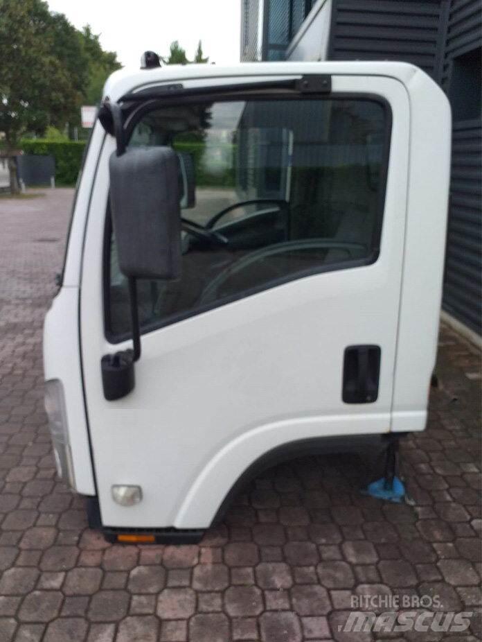 Isuzu M - L Cabine si interior
