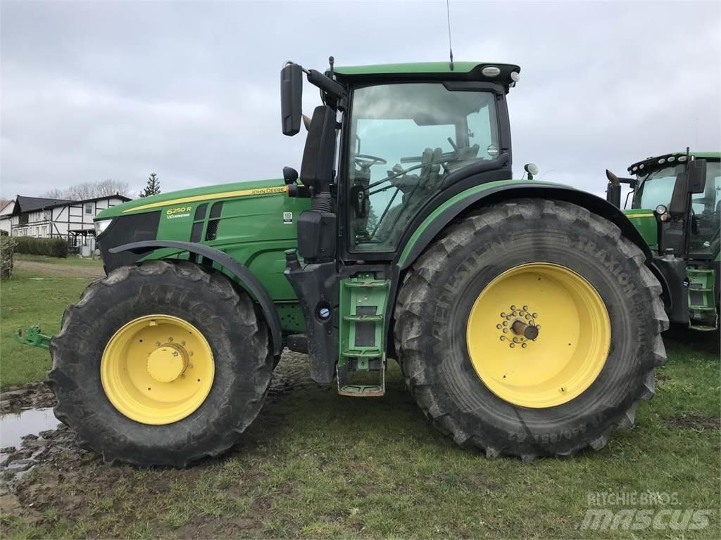 John Deere 6250R Tractoare