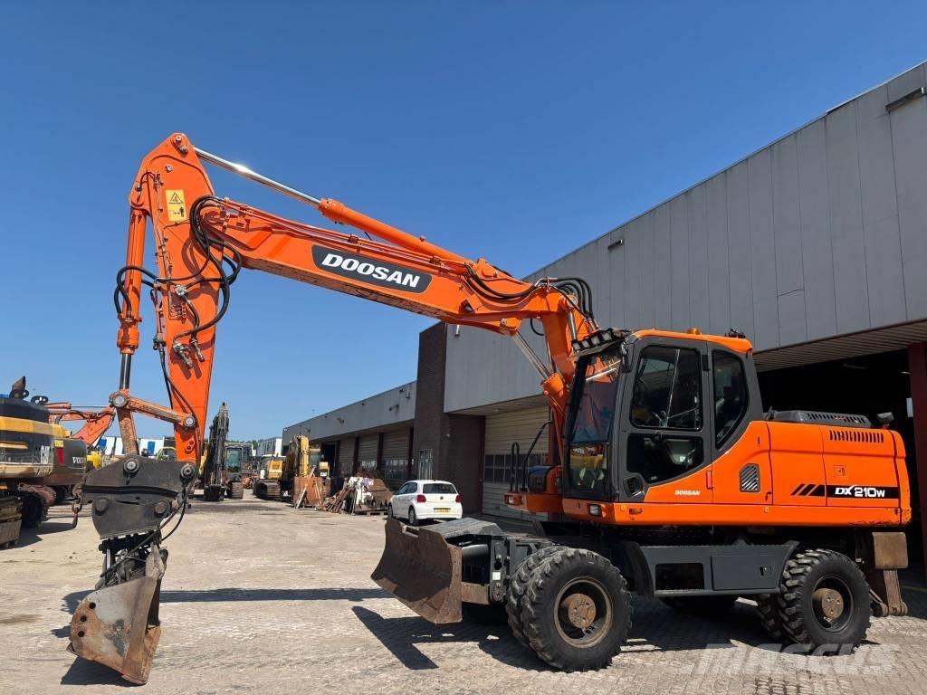 Doosan DX 210 W Excavatoare cu roti