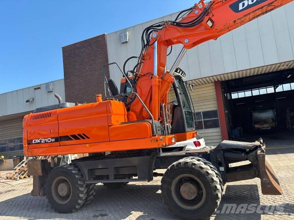 Doosan DX 210 W Excavatoare cu roti