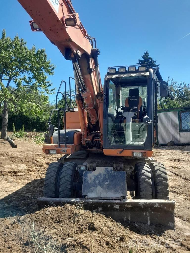 Doosan DX 160 W-3 Excavatoare cu roti