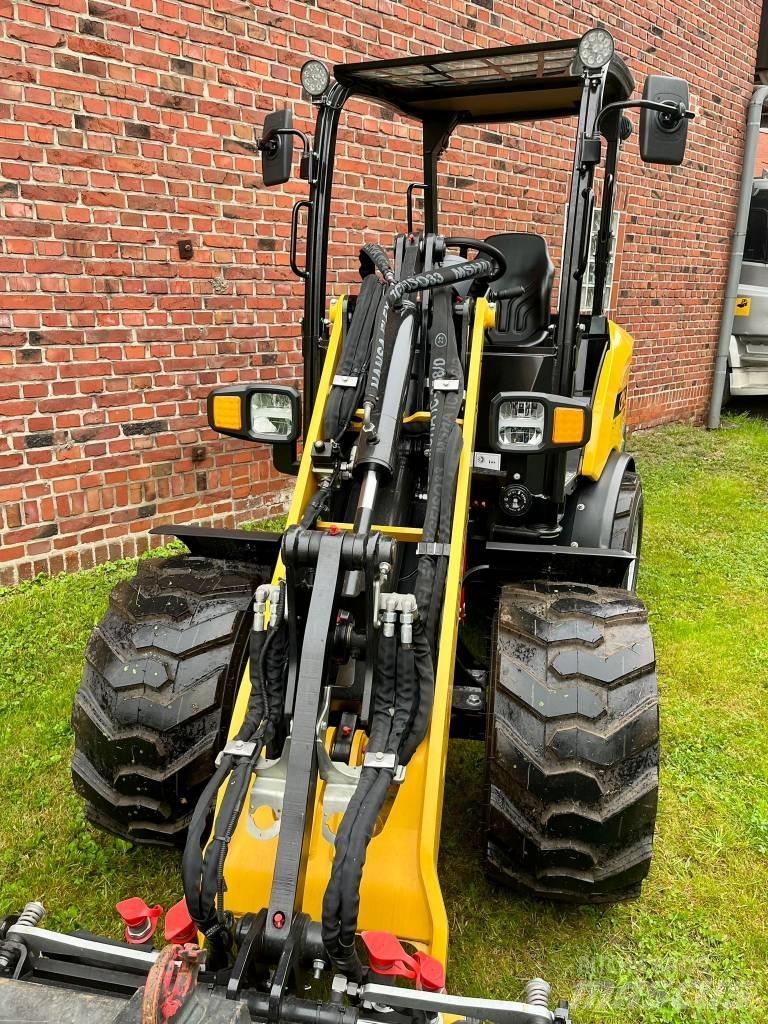 Gehl AL 330 Incarcator pe pneuri