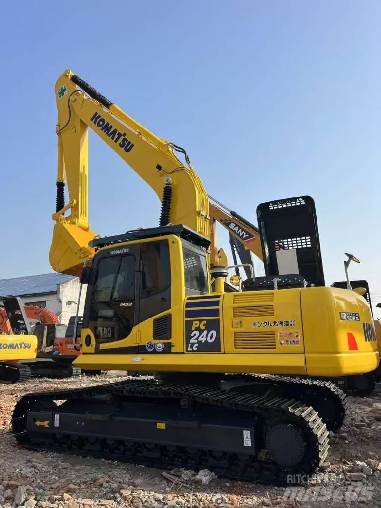 Komatsu 240-8 Excavatoare pe șenile
