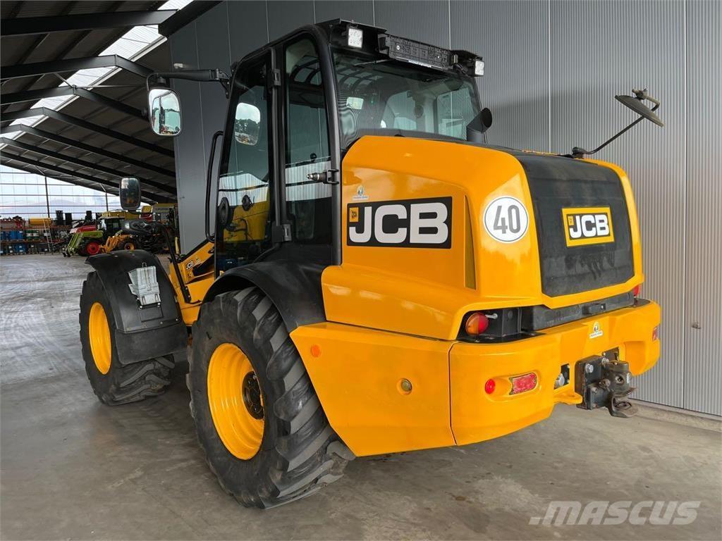 JCB TM 320 Agri Incarcator pe pneuri