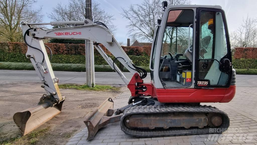 Takeuchi TB 235 Excavatoare pe șenile

