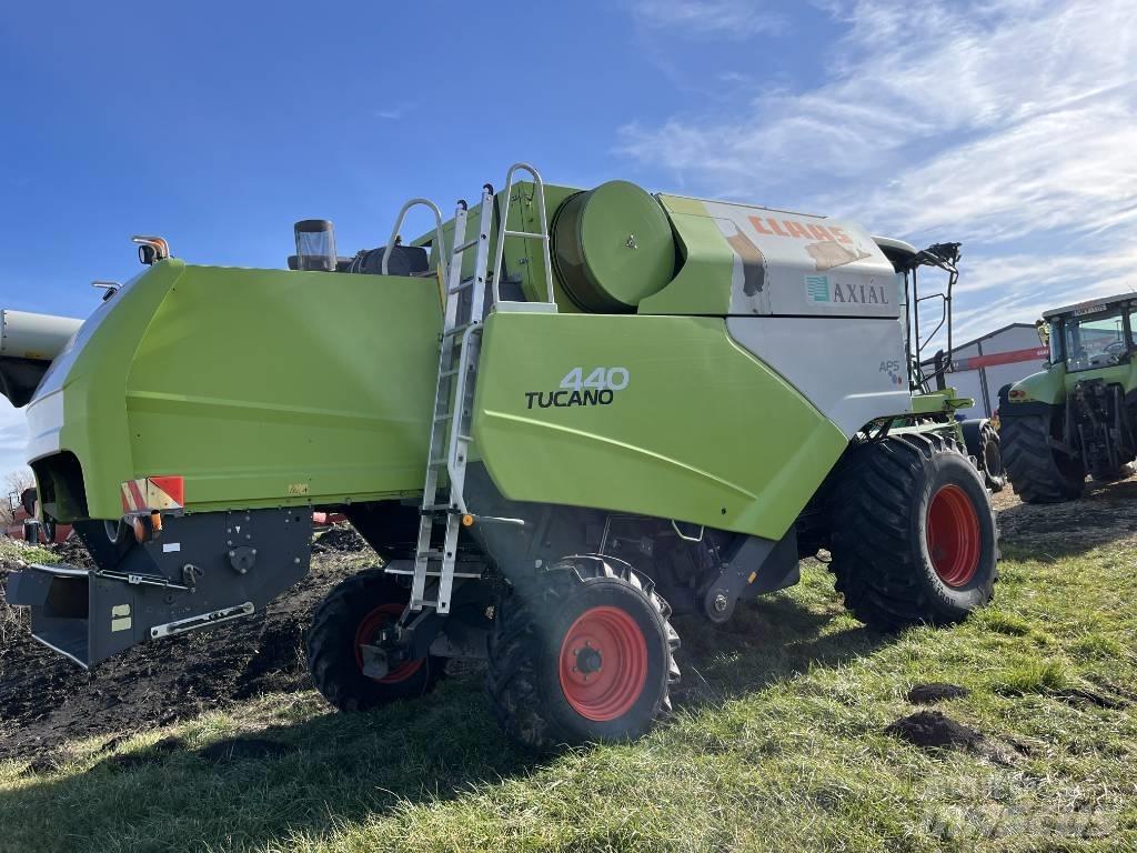 CLAAS Tucano 440 Combine de secerat