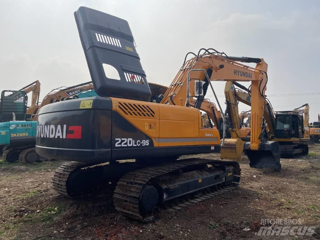 Hyundai 220-9S Excavatoare pe șenile
