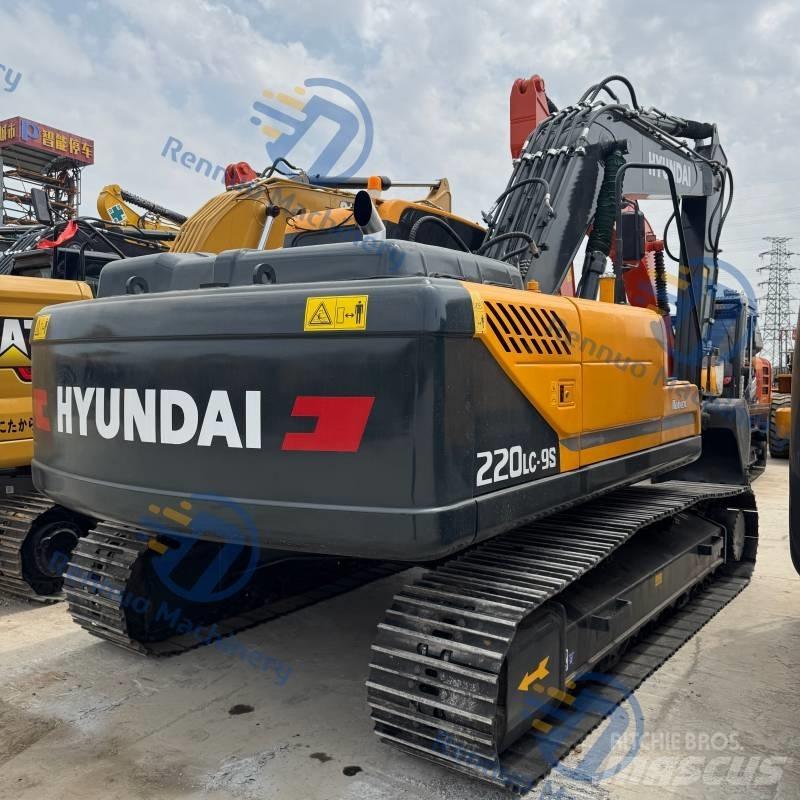 Hyundai R220-9S Excavatoare pe șenile
