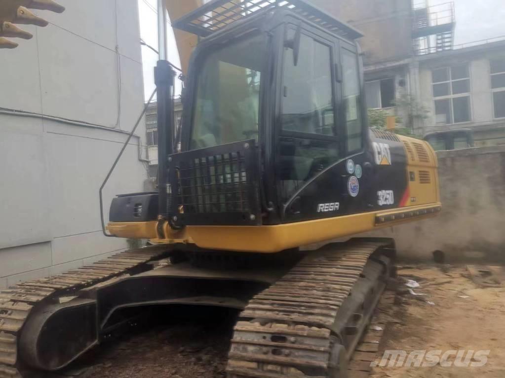 CAT 325 D Excavatoare pe șenile
