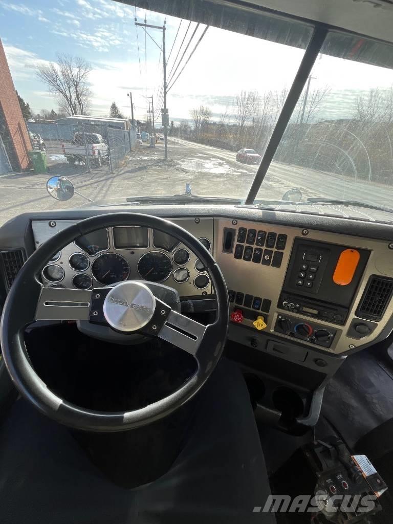 Mack GU813 Autobasculanta