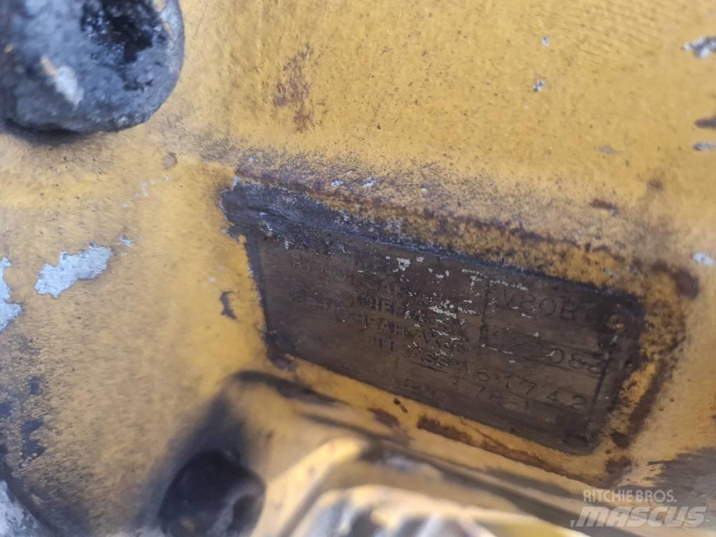 Volvo A25C Axe
