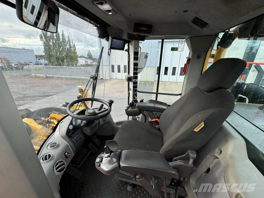 Volvo L 260 H Incarcator pe pneuri