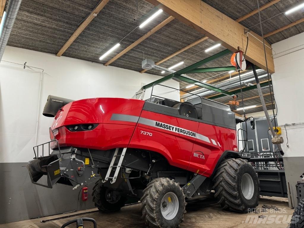 Massey Ferguson 7370 Combine de secerat