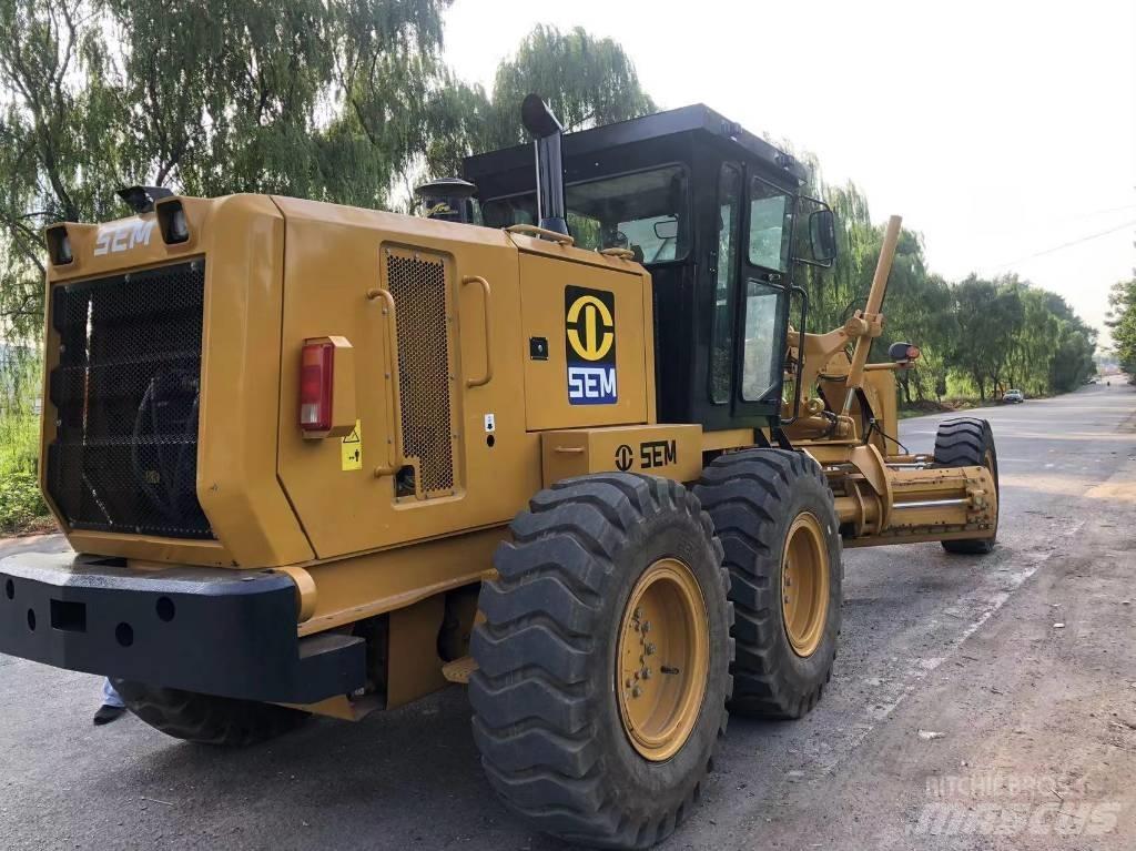 SEM 922F grader Gredere
