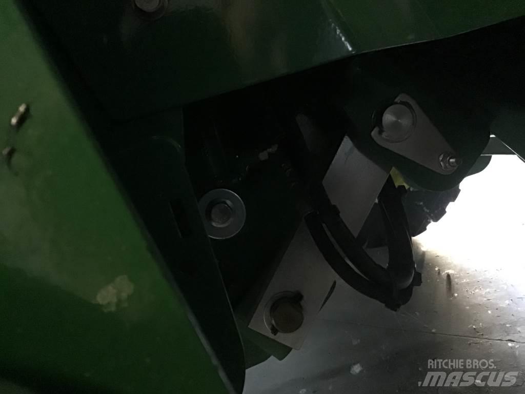 John Deere V461M Masina de balotat cilindric