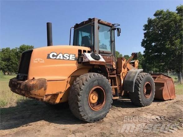CASE 621D Incarcator pe pneuri