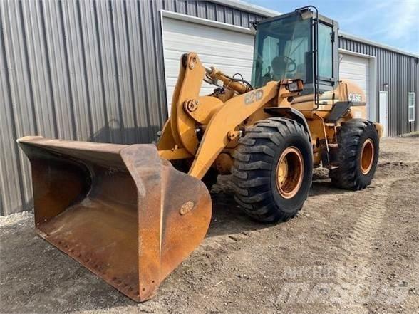 CASE 621D Incarcator pe pneuri