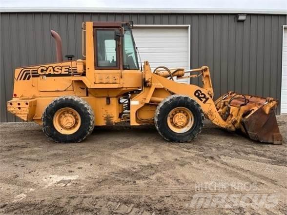CASE 621ZF Incarcator pe pneuri