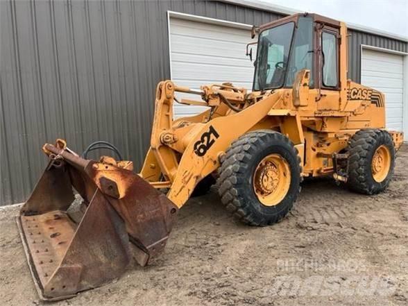 CASE 621ZF Incarcator pe pneuri