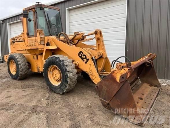 CASE 621ZF Incarcator pe pneuri