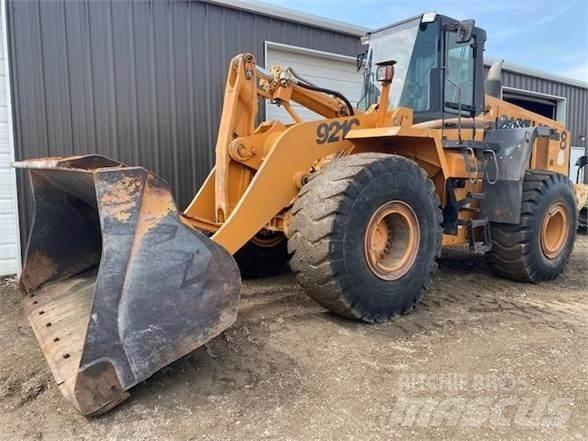 CASE 921C Incarcator pe pneuri