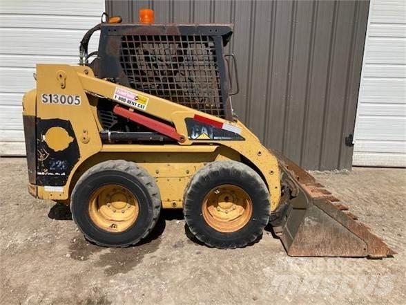 CAT 228 Mini incarcator