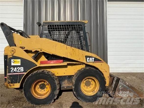 CAT 242B Mini incarcator